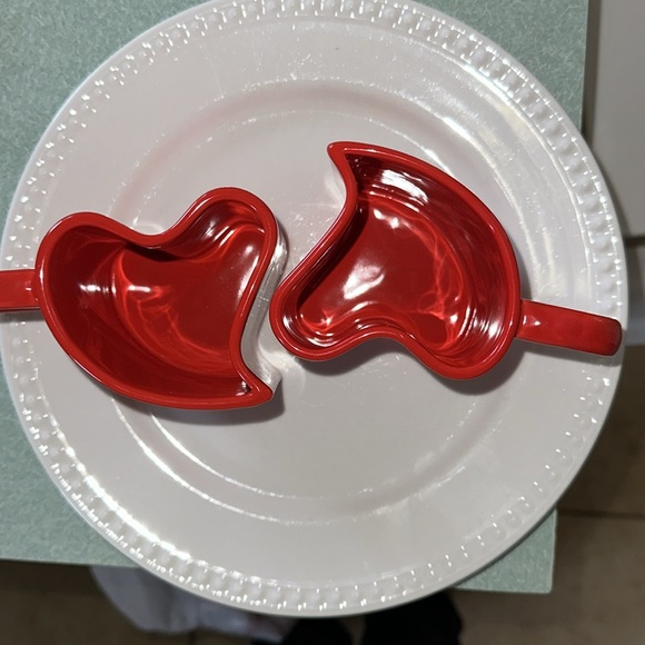 ♥️Heart Shaped Valentine’s Hello Kitty Red  Mugs - NIB - Picture 4 of 6